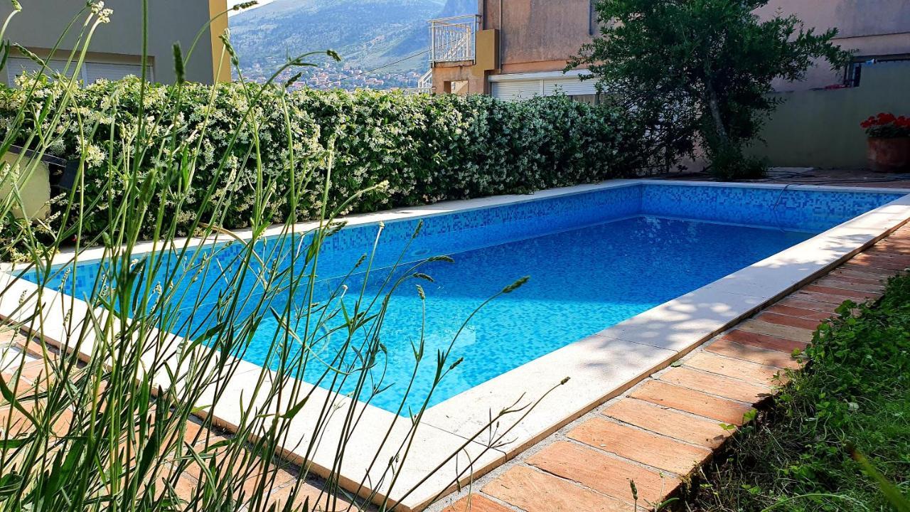 Villa Aya - With Sauna And Outdoor Swimming Pool モスタル エクステリア 写真